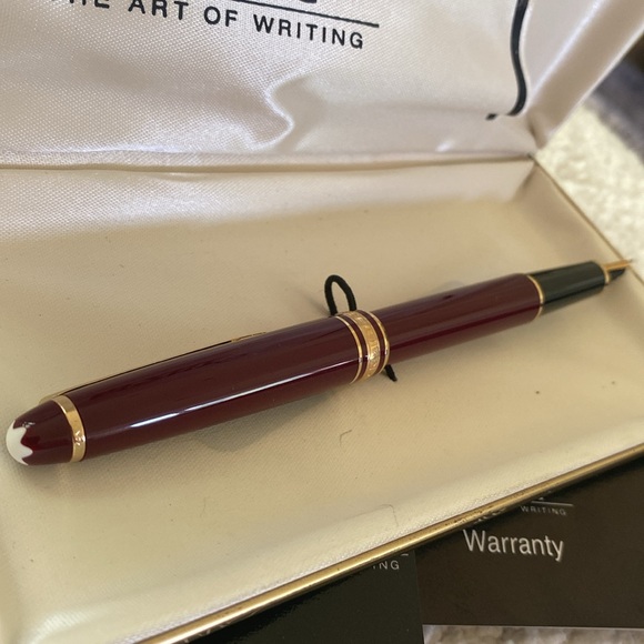 Mont Blanc Burgundy and Gold Pen - Picture 5 of 14